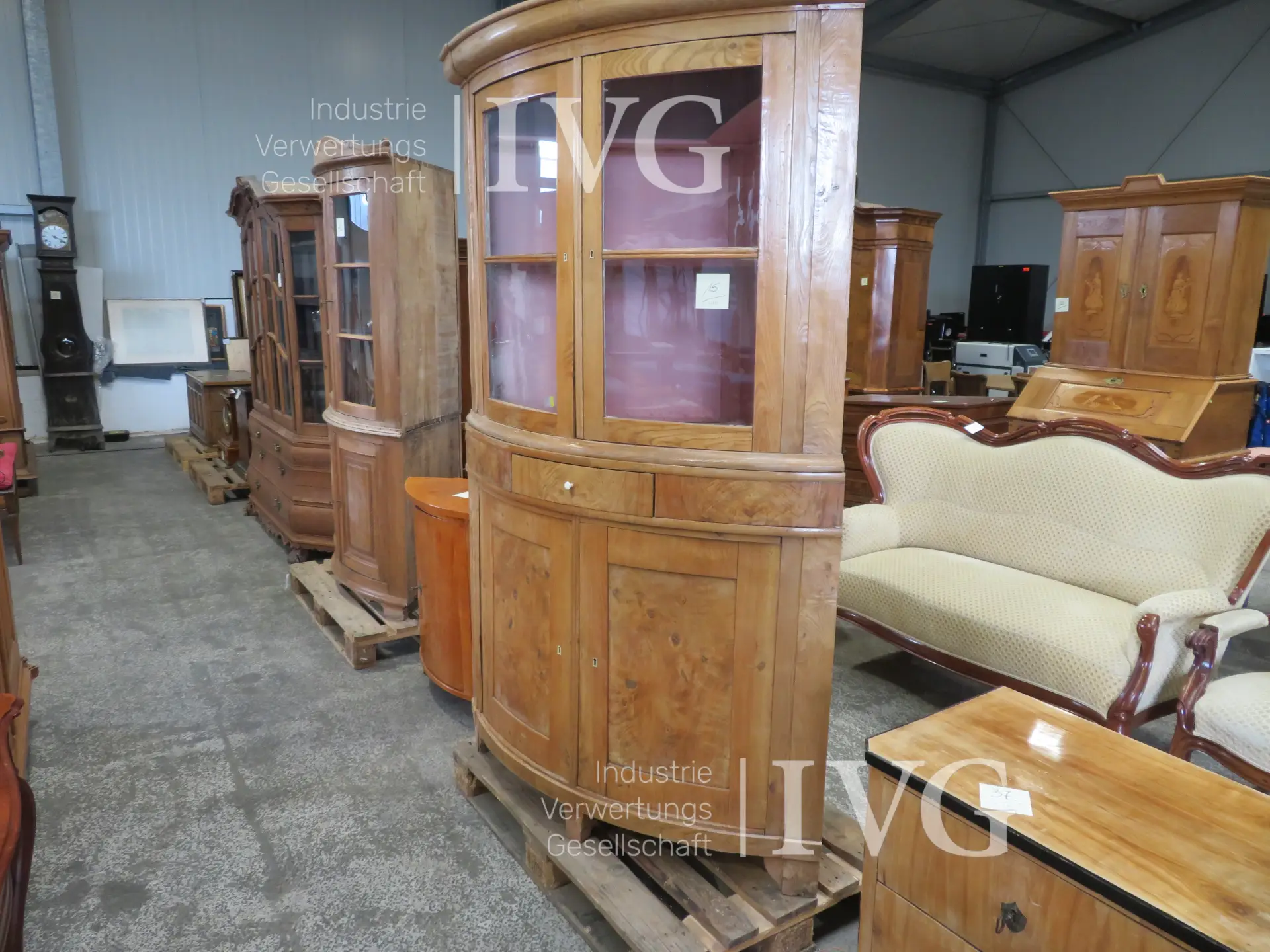 Eckschrank / Vitrine